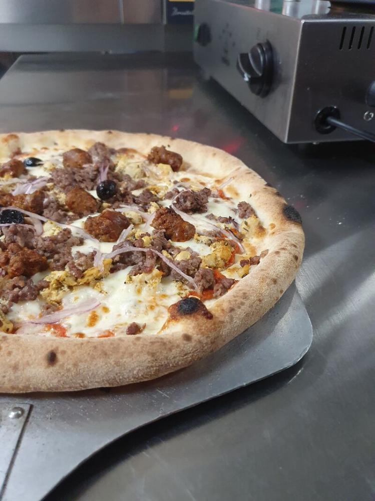 four pour pizza